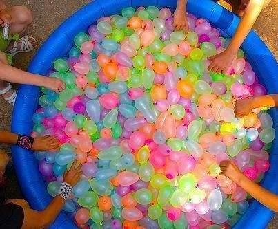 Games For Holi Theme Kitty : Water Balloon Basketball