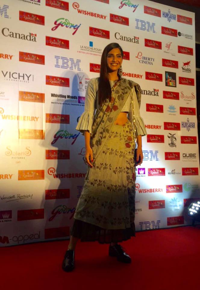 Sonam Kapoor in Her Worst Outfit: Looking Yuck!