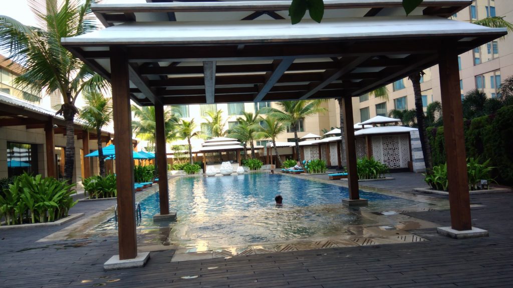 JW Marriott Mumbai Sahar Pool area